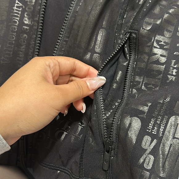 Lululemon - Picture 13 of 14